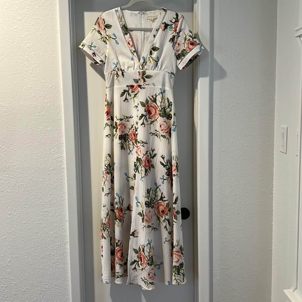 Floral maxi dress - like new!